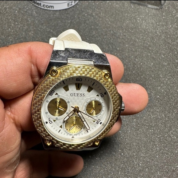 Guess Zena Analog White Dial White Silicone Quartz Round Women's Watch W1094L1 - Picture 5 of 10